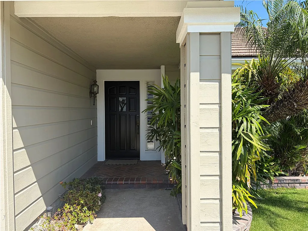 4 bed, 2.5 bath, 2411 sqft, $6,000 — Photo 4