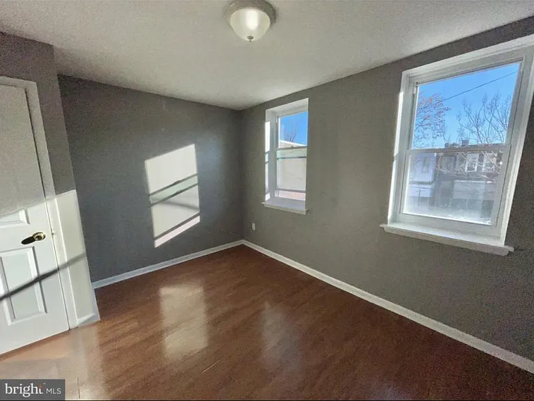 707 E Hilton St — Photo 10