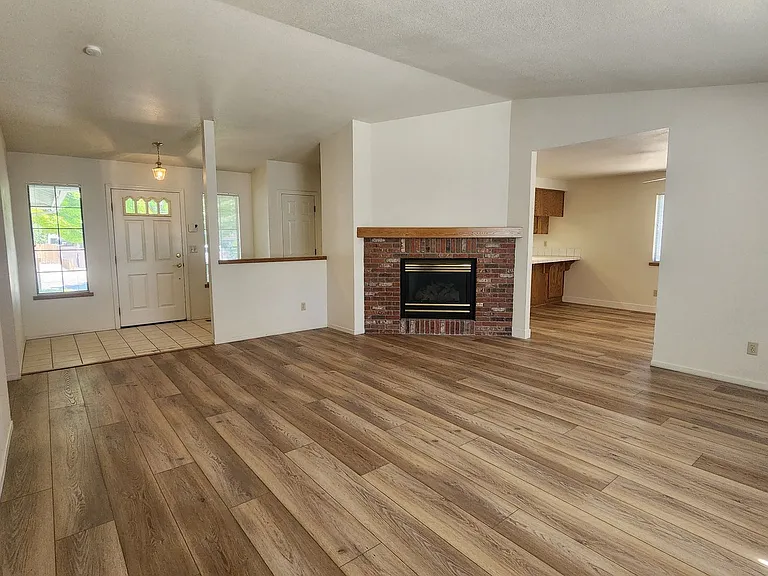 1007 Shadow Ln — Photo 8