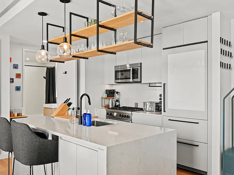 710 Metropolitan Ave #PHC — Photo 9