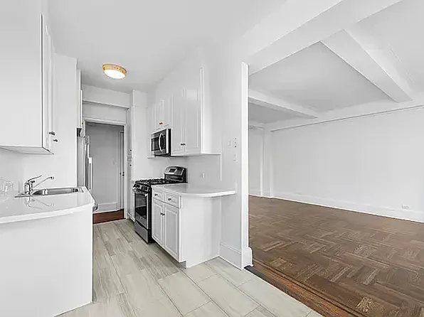 25 West 81st Street image 1 of 11