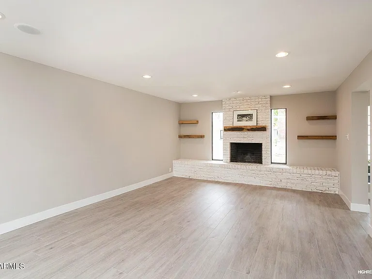4210 N 34th Pl — Photo 5