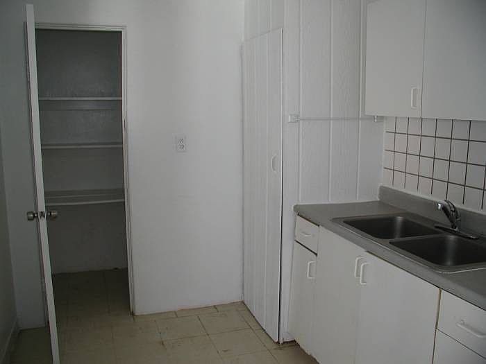 2nd image of 16 W Kelso St