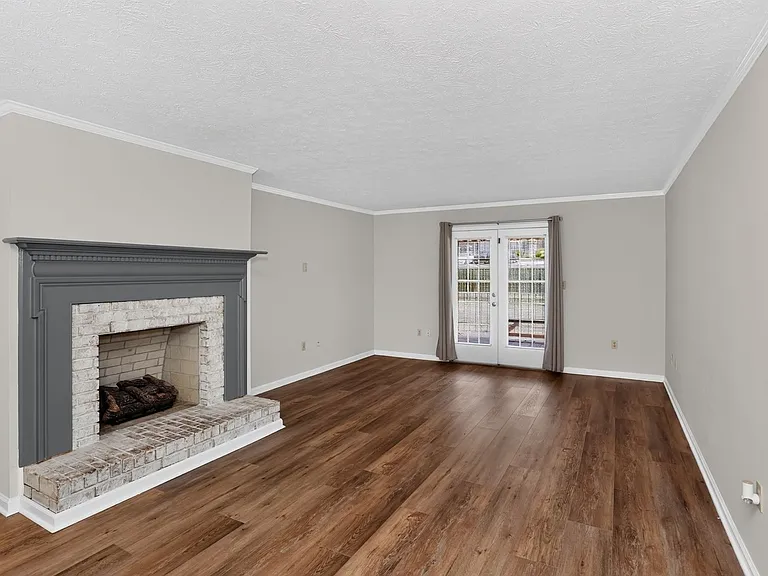 104 Montclair Dr — Photo 15