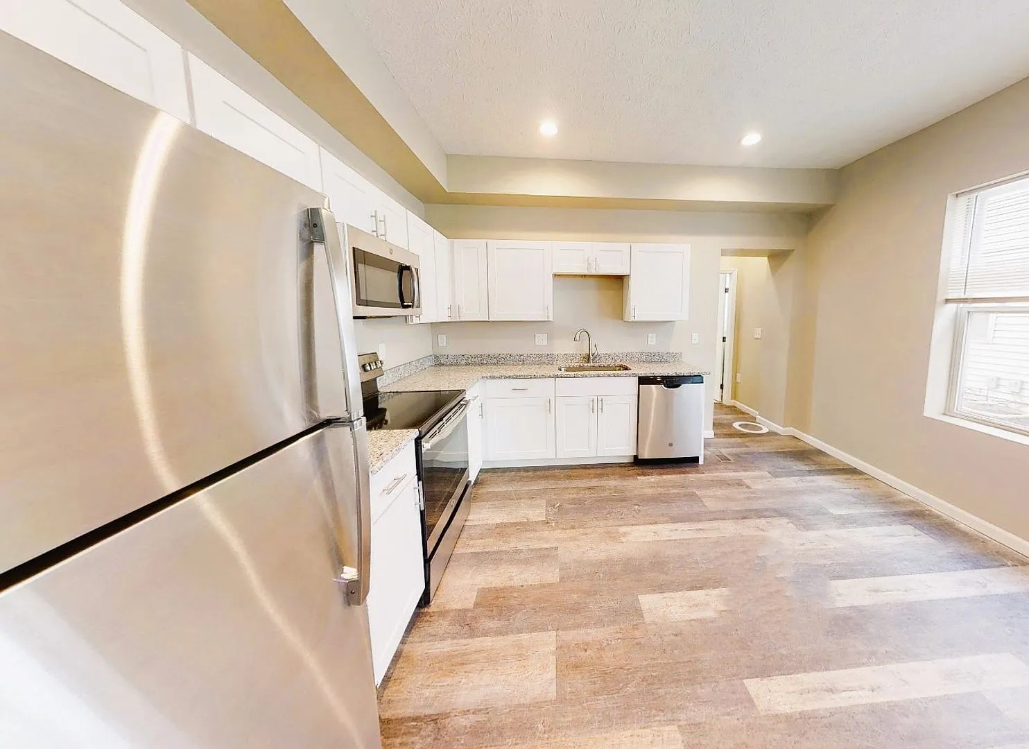 3 bed, 3.0 bath, $1,915 — Photo 4