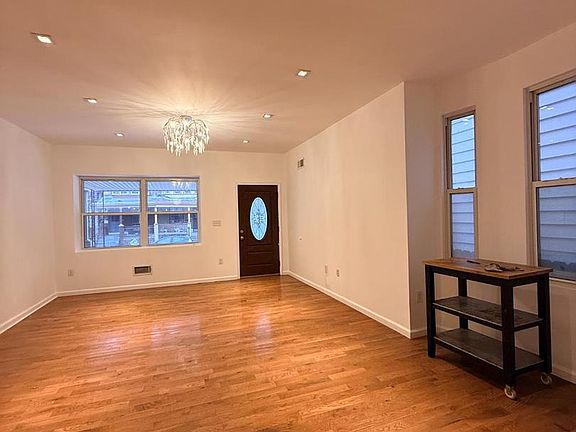 4th image of 5021 Hazel Ave