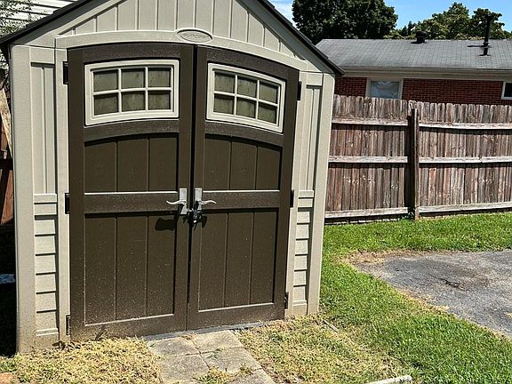 4th image of 11602 Maple Way