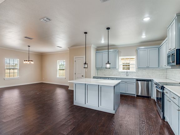 3rd image of 105 Scenic Rd