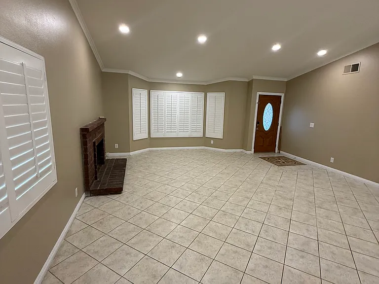 1427 Marigold St — Photo 7