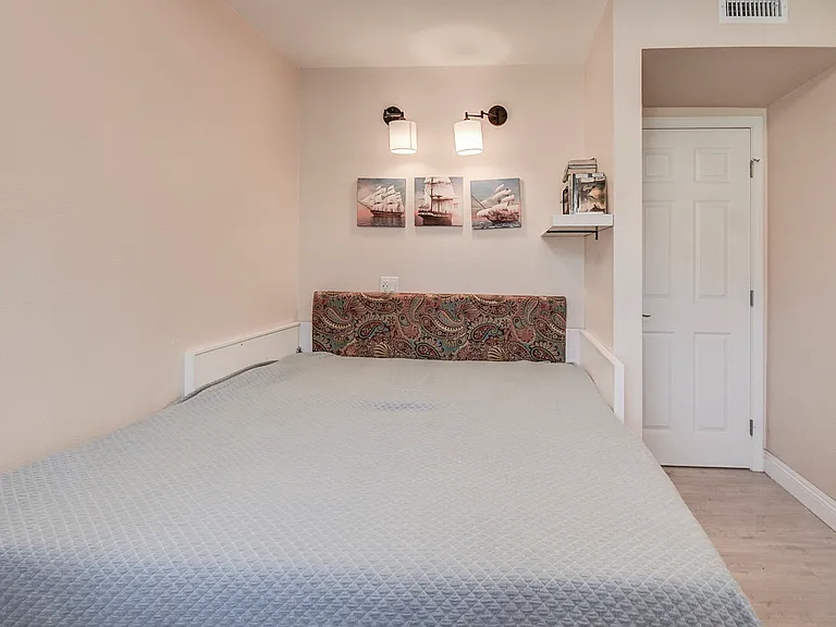 second bedroom (bed unfolded to king size)