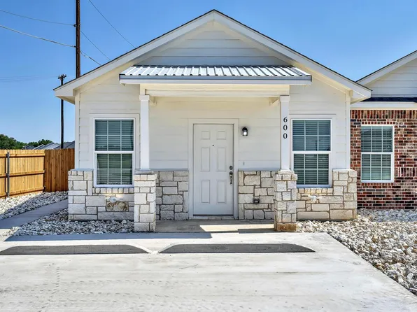 606 Alamo Dr, McGregor, TX 76657