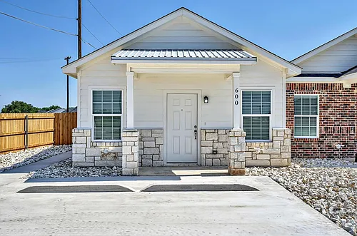 606 Alamo Dr Photo 1