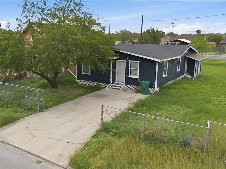 715 E Rusty Dr — Photo 11