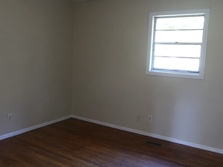 1404 W Lincoln Ave — Photo 12