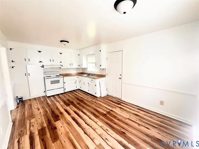 2706 Jackson St — Photo 3