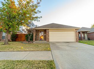1206 SW 25th St, Moore, OK 73170