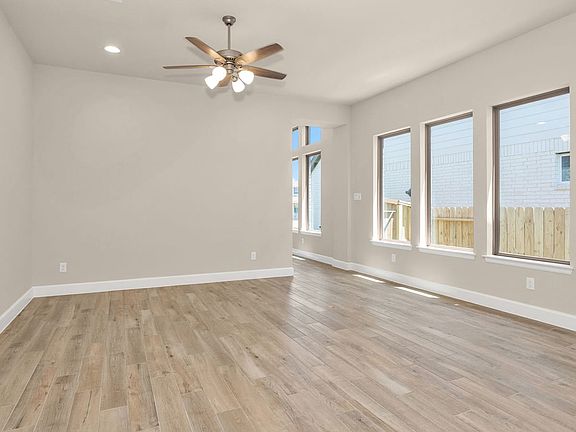 3rd image of 283 Mallards Rim Dr