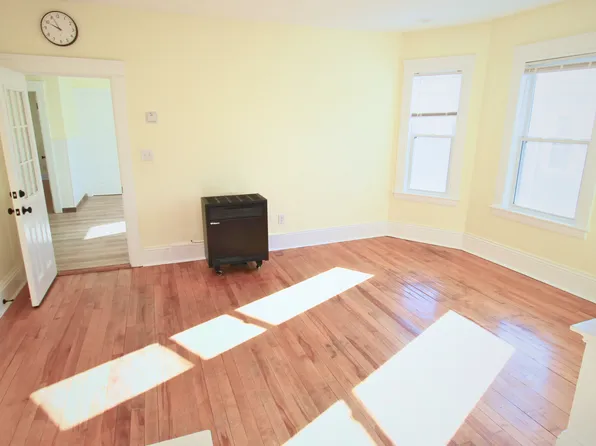 94 Lovell St APT 3, Worcester, MA 01603