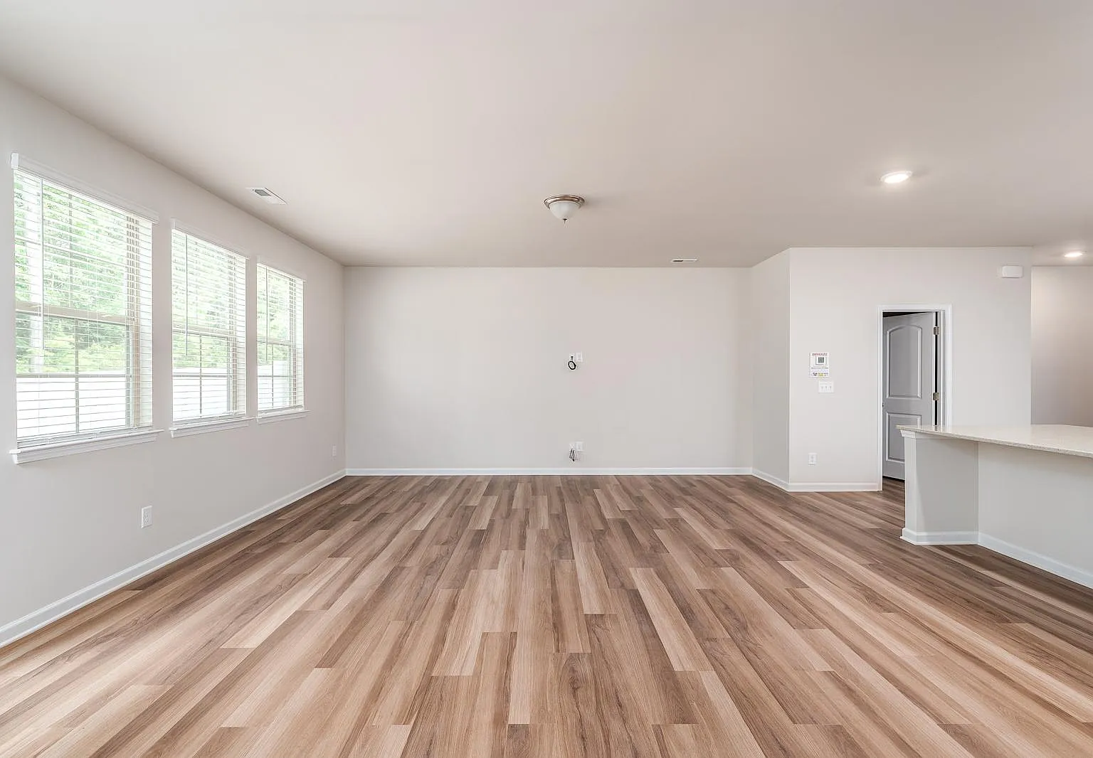 3 bed, 2.5 bath, 2234 sqft, $2,500 — Photo 4