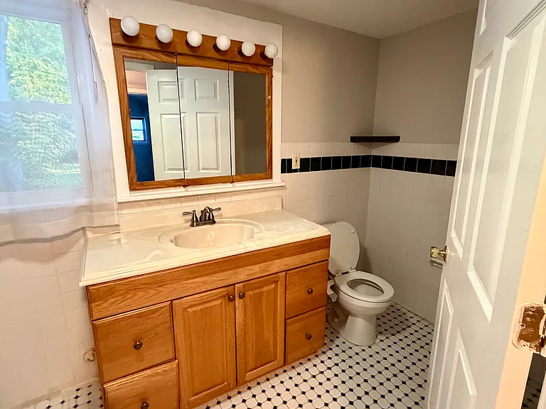 254 Sloan Ave — Photo 8