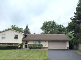 195 Red Bridge Rd, Lake Zurich, IL 60047