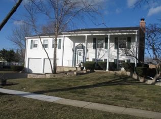 121 Dartford Ln, Schaumburg, IL 60194