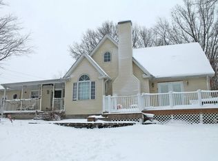 1827 Dr Springs Rd, Carterville, IL 62918