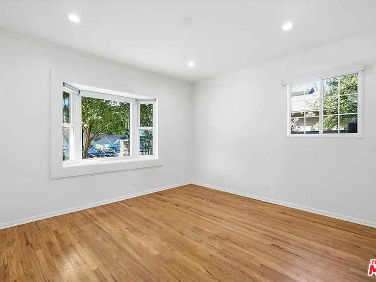 12818 Hatteras St — Photo 26