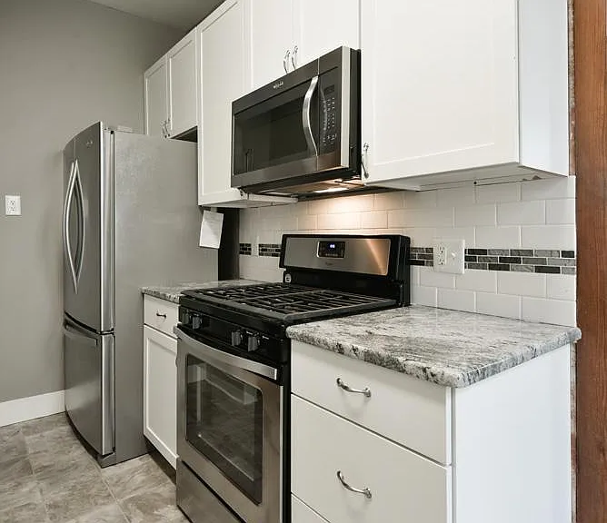 3124 Cass St — Photo 6