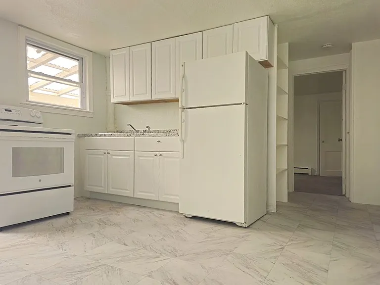 916 Middle St #14 — Photo 1