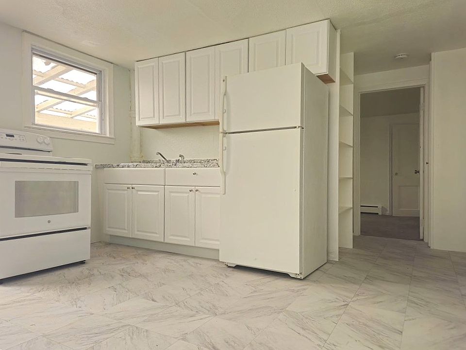 1st image of 916 Middle St #14