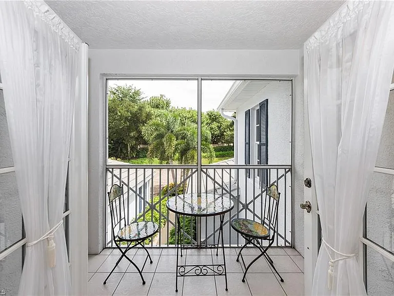7050 Barrington Cir #201 — Photo 15