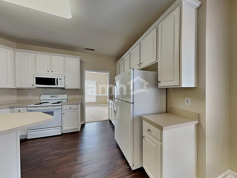 808 Bindon Ln — Photo 4