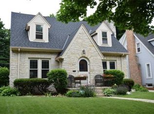 2740 Lefeber Ave, Wauwatosa, WI 53210