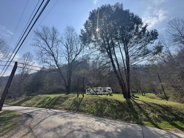 7665 Emmons Rd, Ashford, WV 25009