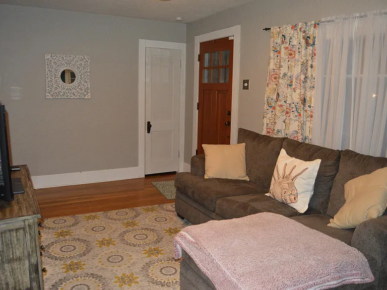 403 E Louisiana Ave — Photo 2