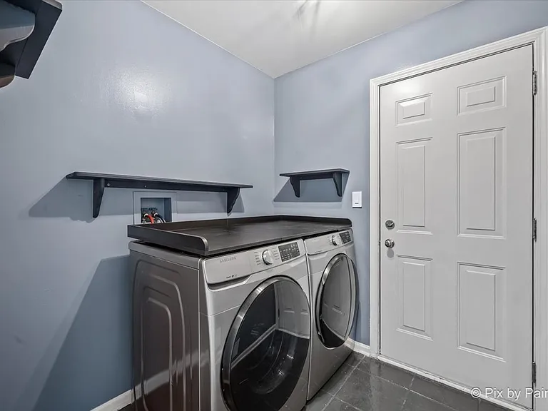 1601 Newgate Ct — Photo 8