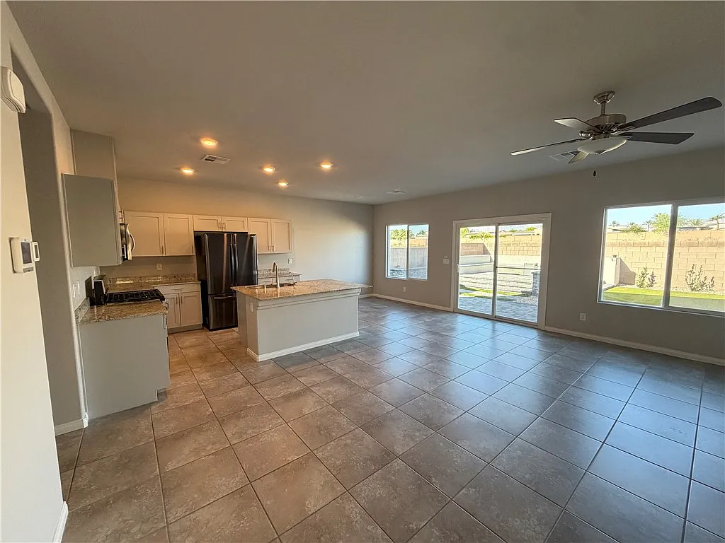 4 bed, 2.5 bath, 1866 sqft, $2,445 — Photo 4