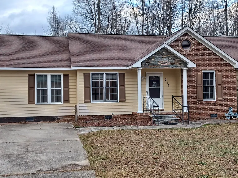211 Sheffield Ct — Photo 1