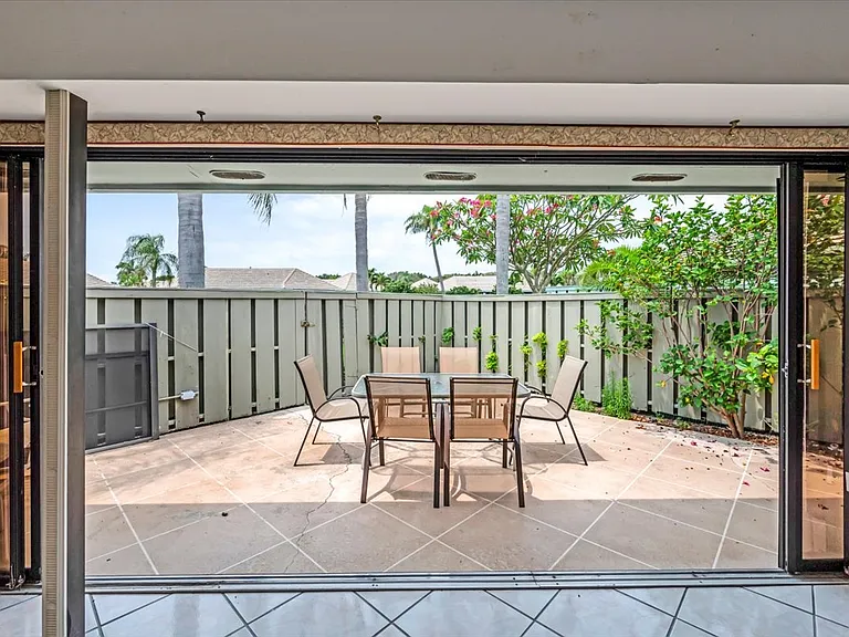 1127 E Seminole Ave #12C — Photo 39