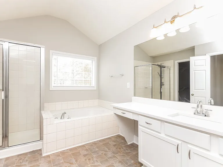 7038 Hillcrest Chase Ln — Photo 11