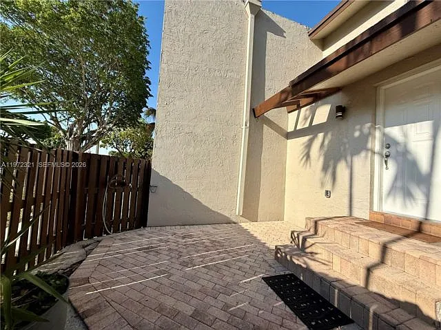 Building Photo - 10231 Fontainebleau Blvd