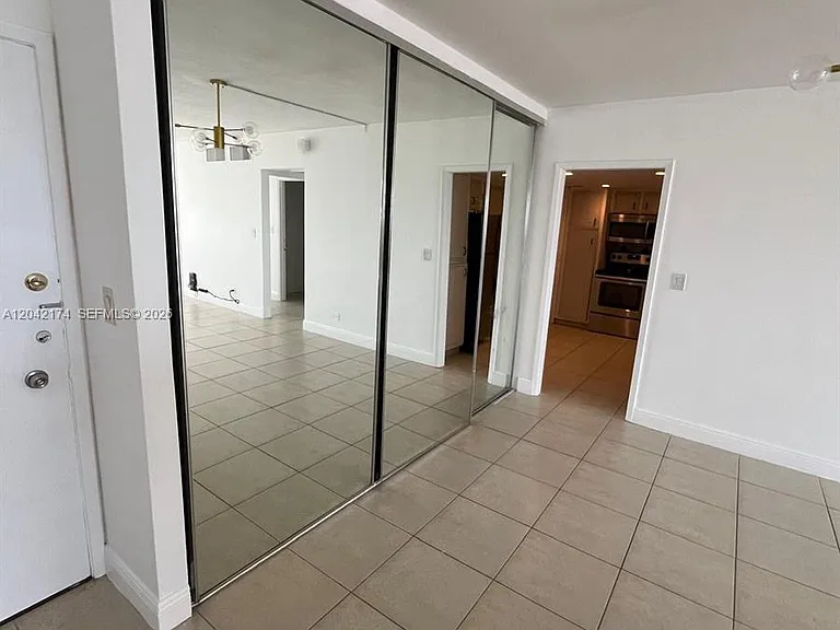 5005 Collins Ave #1104 — Photo 9