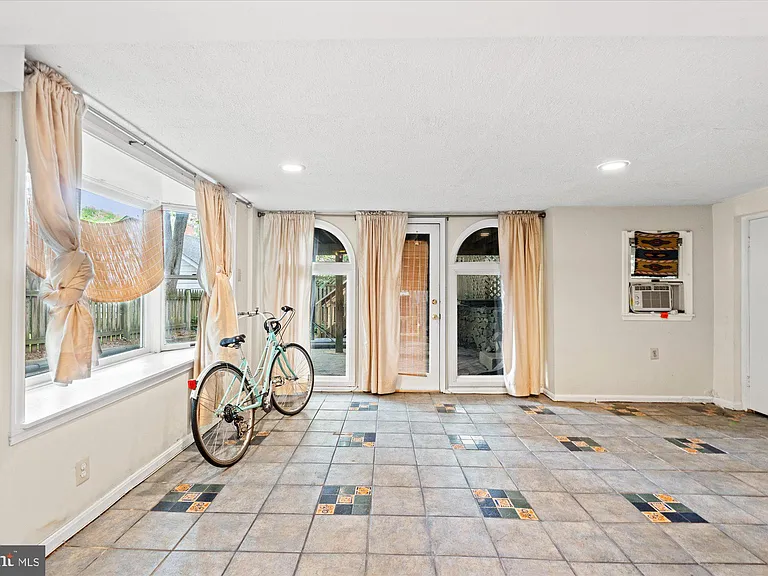 4613 Langdrum Ln — Photo 24