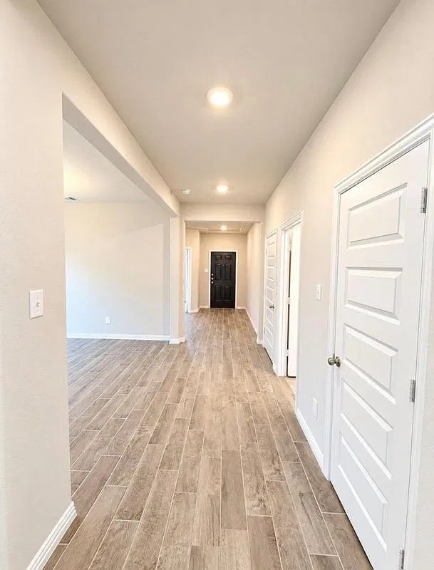 3 bed, 3.0 bath, 2707 sqft, $2,600 — Photo 3