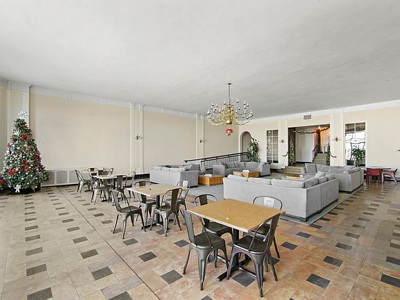 4th image of 1205 W Sherwin Ave APT 300