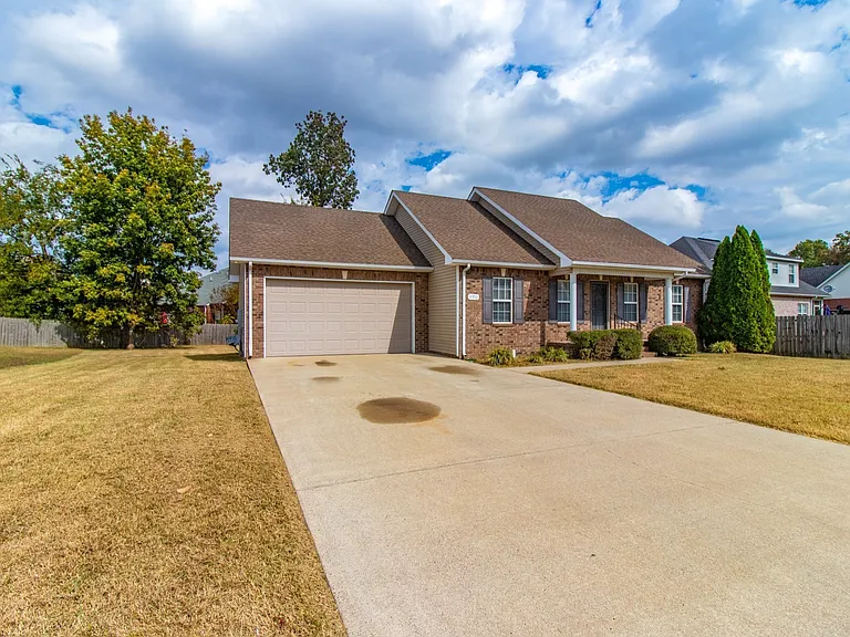 4910 Court Dr — Photo 4