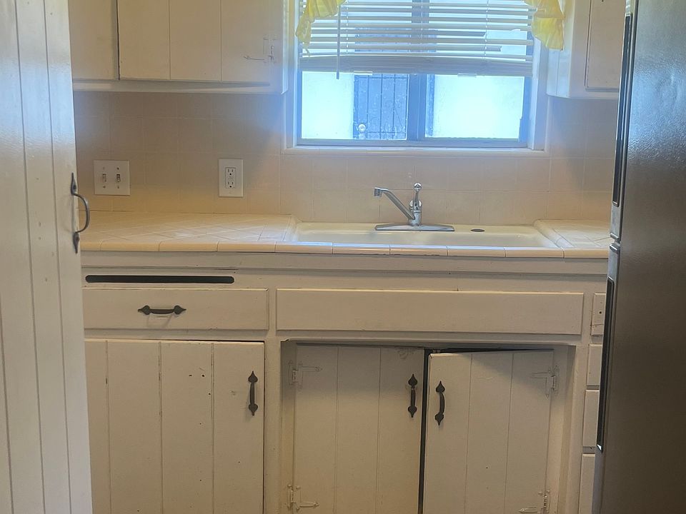 Bright kitchen with breakfast area.