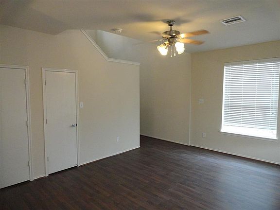 5th image of 2212 Stonebrook Ln