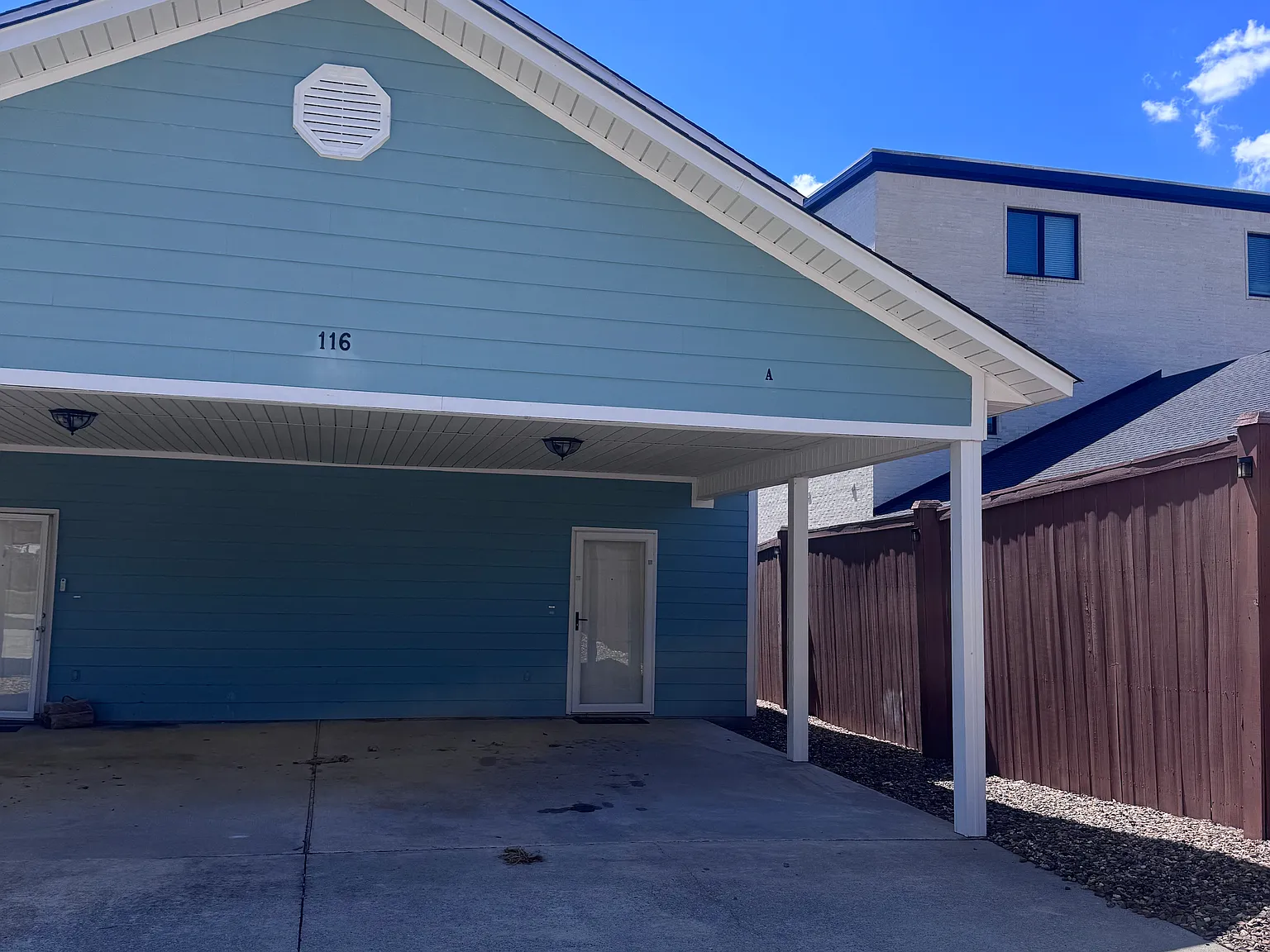 2 bed, 2.5 bath, 1344 sqft, $1,800 — Photo 2